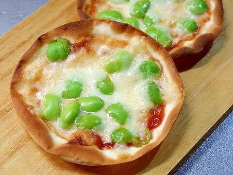 餃子の皮で枝豆チーズのピザ風☆トースターで焼く